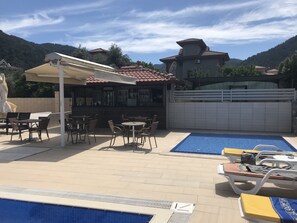 Poolside bar - Murat Apart Hotel (Marmaris)
