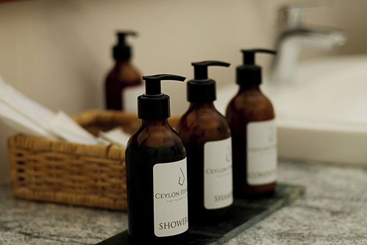 shower, rainfall showerhead, free toiletries, hair dryer