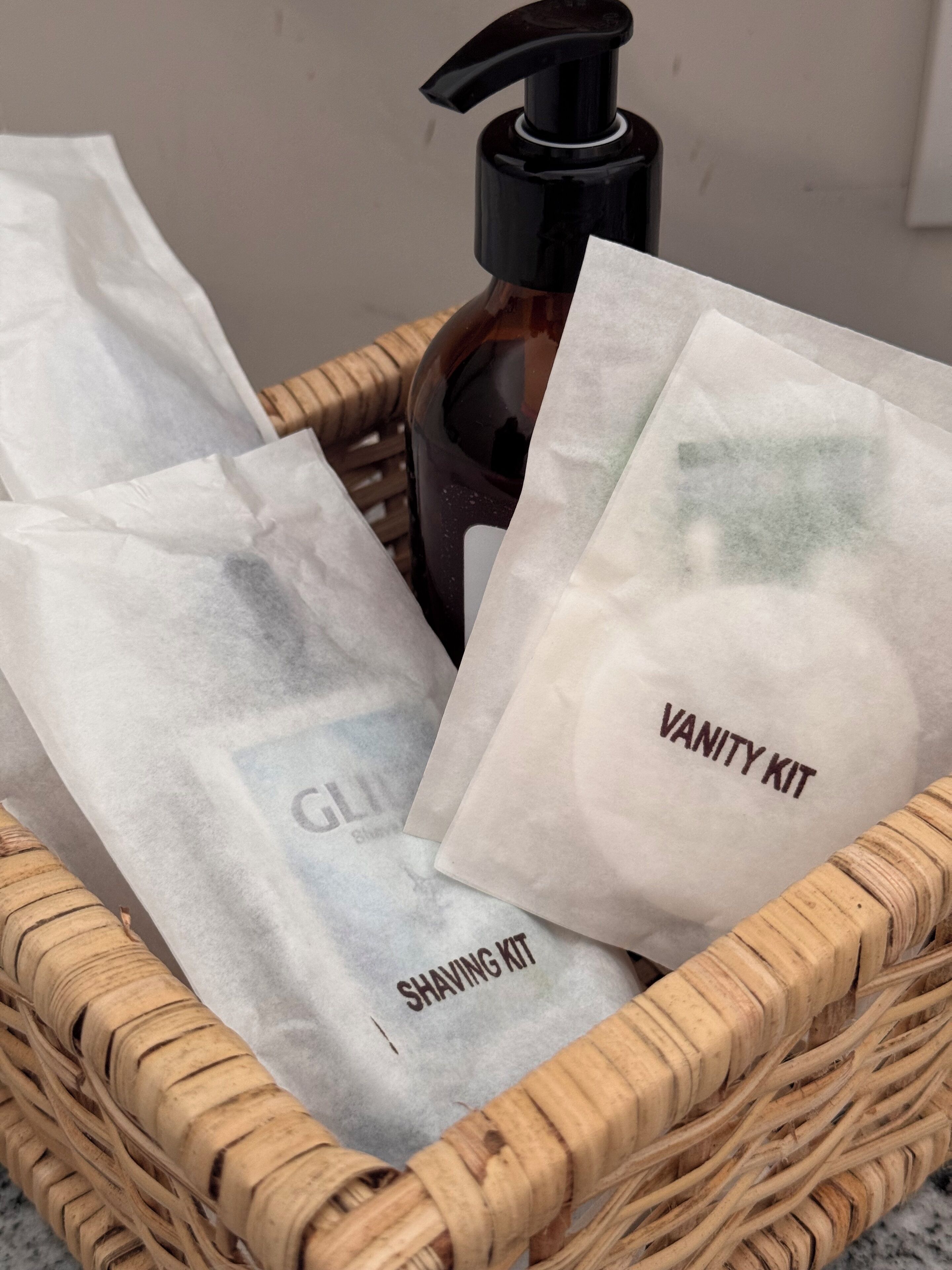 shower, rainfall showerhead, free toiletries, hair dryer