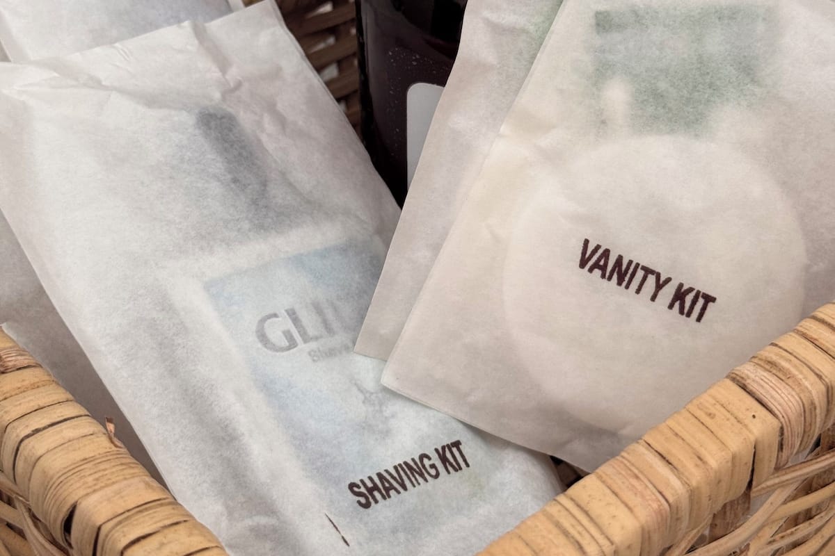 shower, rainfall showerhead, free toiletries, hair dryer