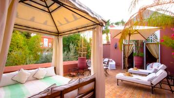 Suite | Premium bedding, minibar, in-room safe, iron/ironing board