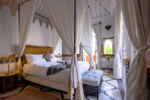 Premium bedding, minibar, in-room safe, iron/ironing board - Riad Kaiss by Anika (Marrakech)