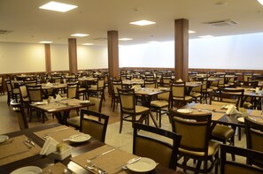 Phục vụ bữa tối