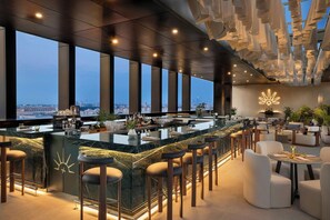 2 barer/lounger, vinbar og takterrassebar