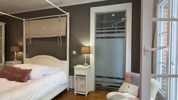 Comfort Double Room, Private Bathroom (La Romance )