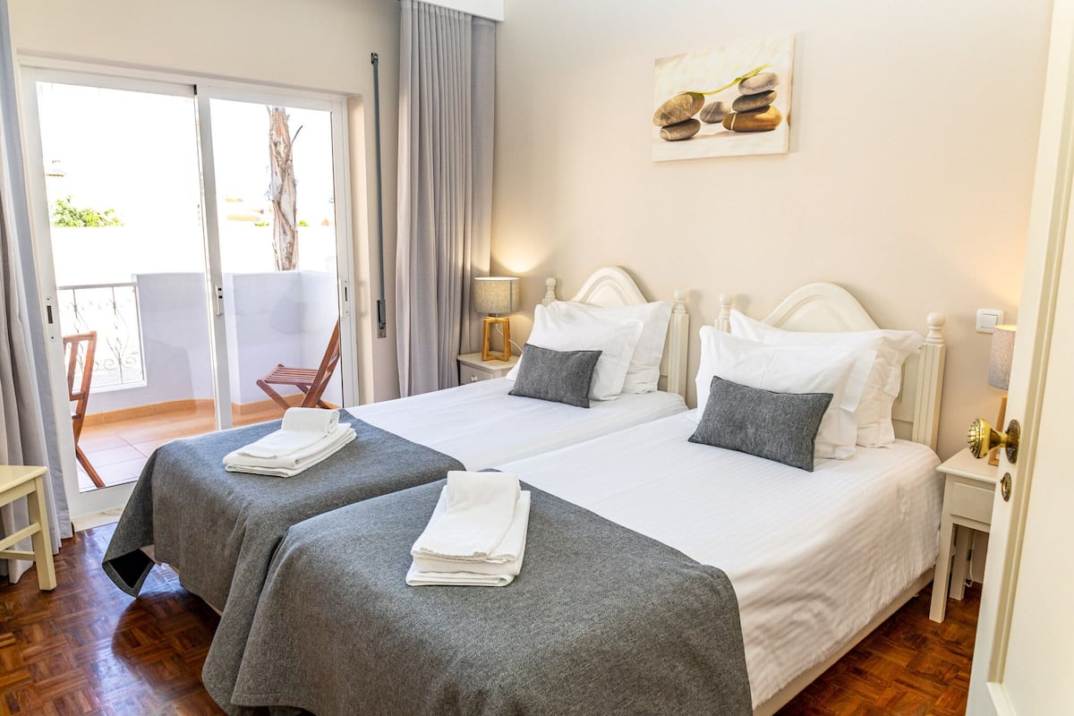 classic apartment, 2 bedrooms | 2 bedrooms, in-room safe, free cots/infant beds, free wifi