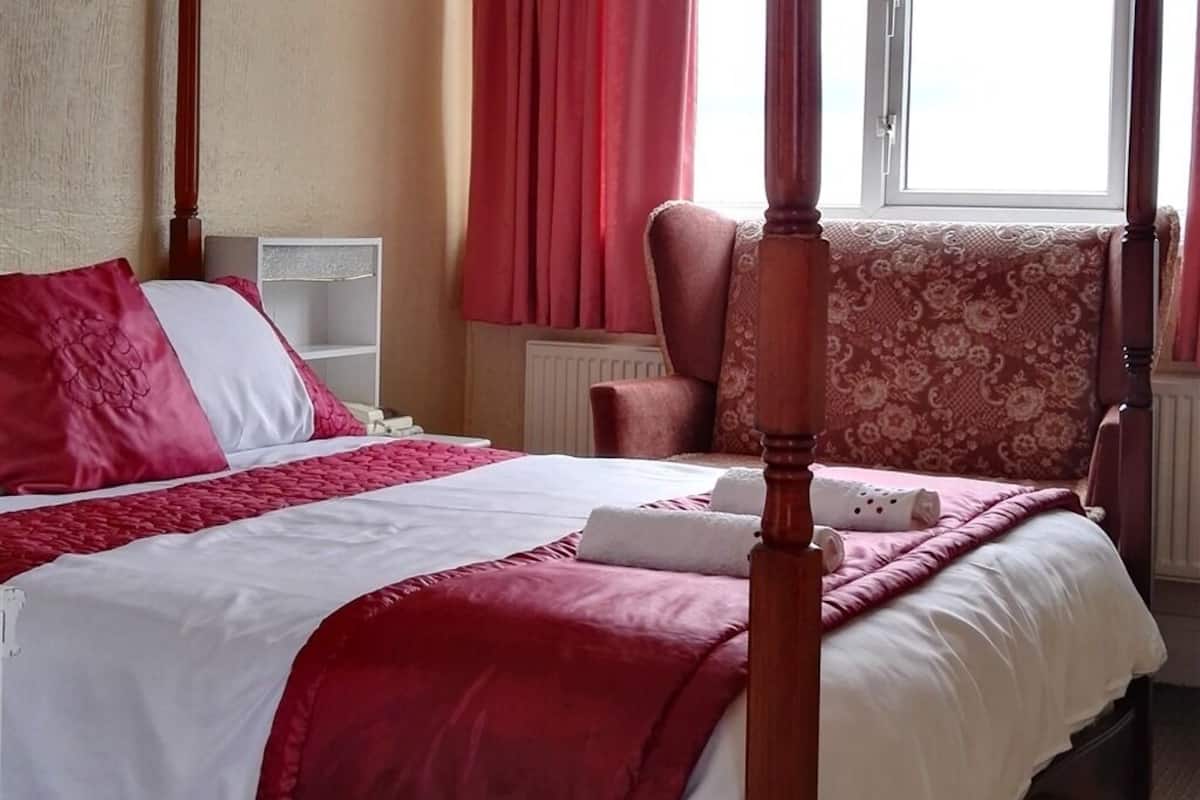 Chambre Double, salle de bains attenante