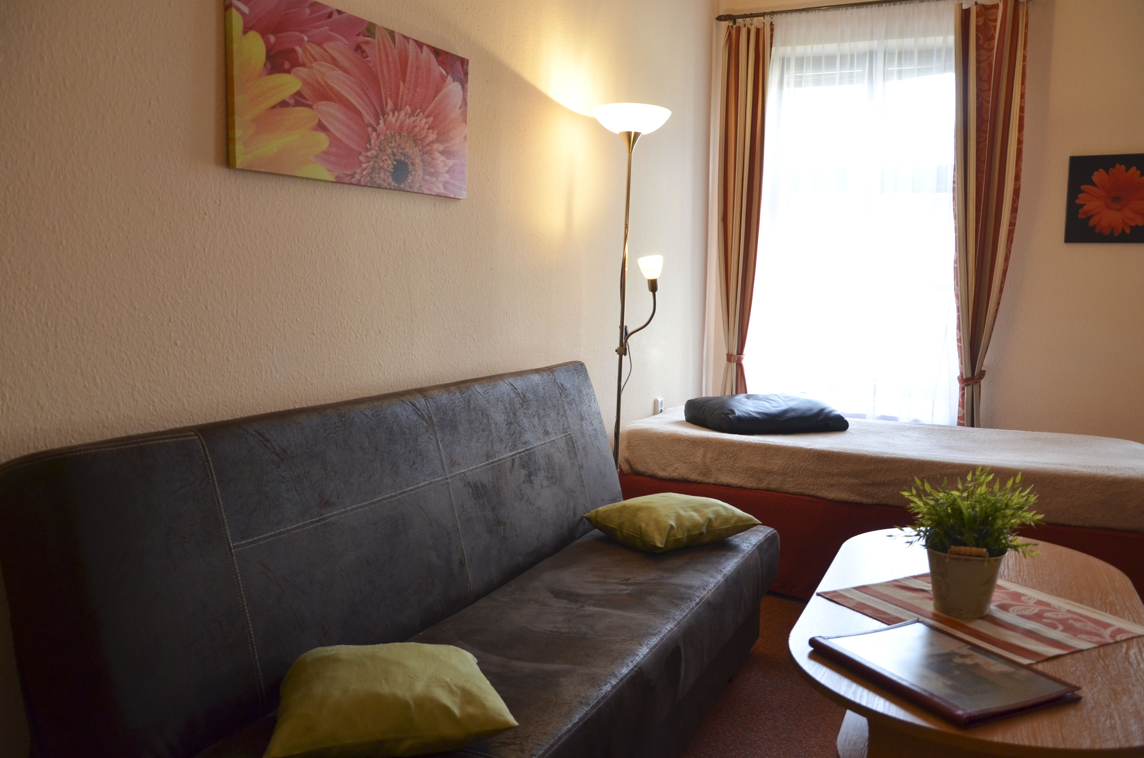 apartment | living room | 57-cm tv with satellite channels