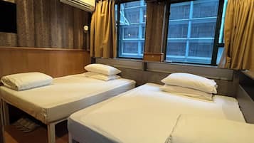 Chambre Quadruple Standard, pas de fenêtre | Chambres insonorisées, Wi-Fi gratuit, draps fournis