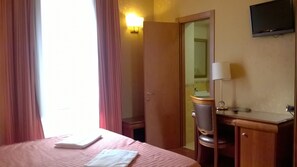 Minibar, värdeförvaringsskåp på rummet, skrivbord och gratis wi-fi