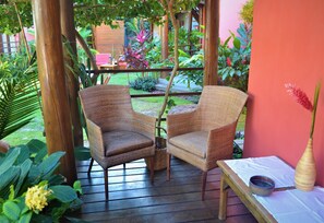 Premium bedding, pillow-top beds, minibar, individually decorated - Pousada Bambu Dourado (Maraú)