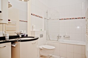 Appartement, 2 chambres, balcon, vue montagne | Salle de bain