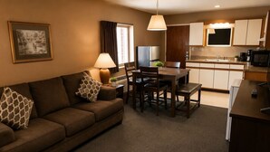 Comfort Suite | Private kitchenette | Coffee/tea maker, mini-fridge, microwave - Alleghany Inn (Sparta)