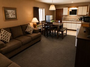 Comfort Suite | Private kitchenette | Coffee/tea maker, mini-fridge, microwave - Alleghany Inn (Sparta)