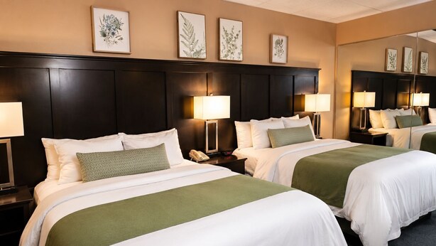 Comfort Quadruple Room, 2 Queen Beds | Cribs (free), rollaway beds (free), WiFi (free), bed sheets - Alleghany Inn (Sparta)