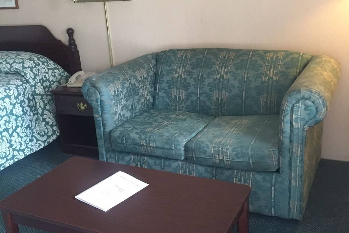 traditional room, 1 king bed, refrigerator & microwave | living area | flat-screen tv