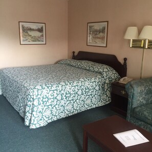 Tavanomainen huone, 1 suuri parisänky, jääkaappi ja mikroaaltouuni | Ilmaiset vauvansängyt, lisävuoteet, ilmainen Wi-Fi, vuodevaatteet