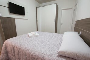 Apartment, Multiple Beds, Non Smoking (102) | Blackout drapes, soundproofing, free WiFi, bed sheets