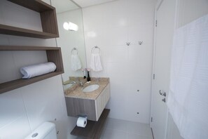 Shower, free toiletries, towels