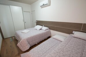 Cortinas blackout, quartos à prova de som, Wi-Fi de cortesia