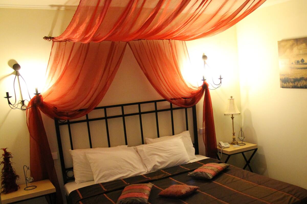 Individually decorated, free WiFi, bed sheets