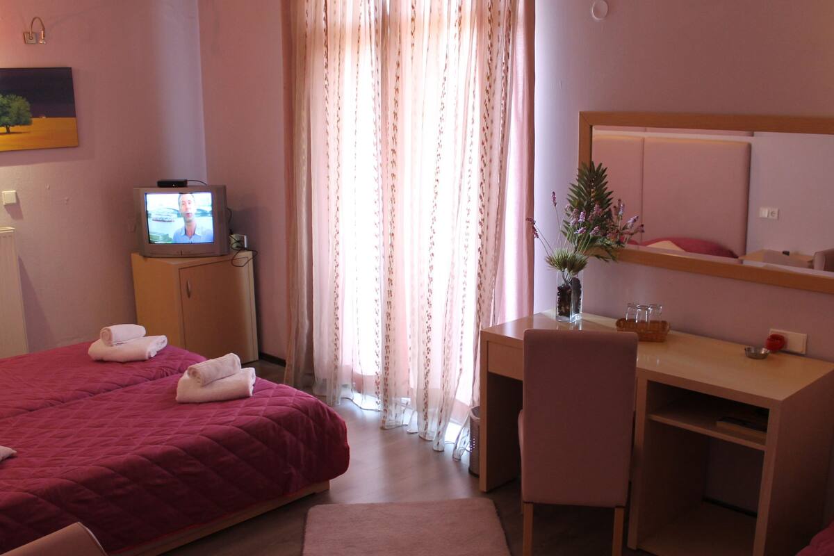 Individually decorated, free WiFi, bed sheets