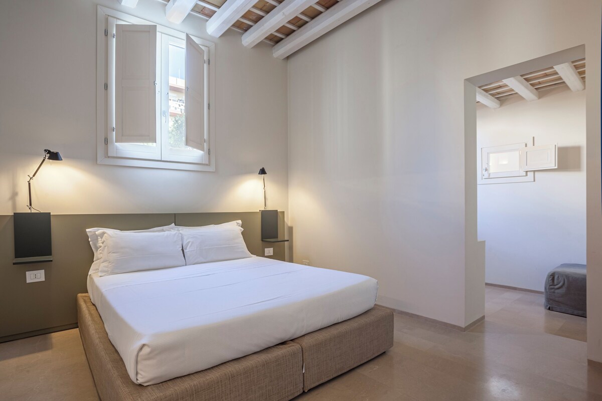 고급 침구, 오리/거위털 이불, 미니바, 객실 내 금고