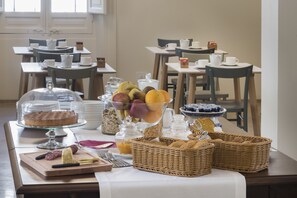 Desayuno continental incluido todos los días 