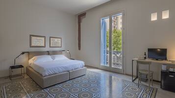 Suite Deluxe, balcón | Baño | Regadera, regadera tipo lluvia, amenidades de baño gratuitas