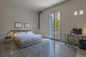 Suite Deluxe, balcone | Bagno | Doccia, soffione a pioggia, set di cortesia gratuito, asciugacapelli