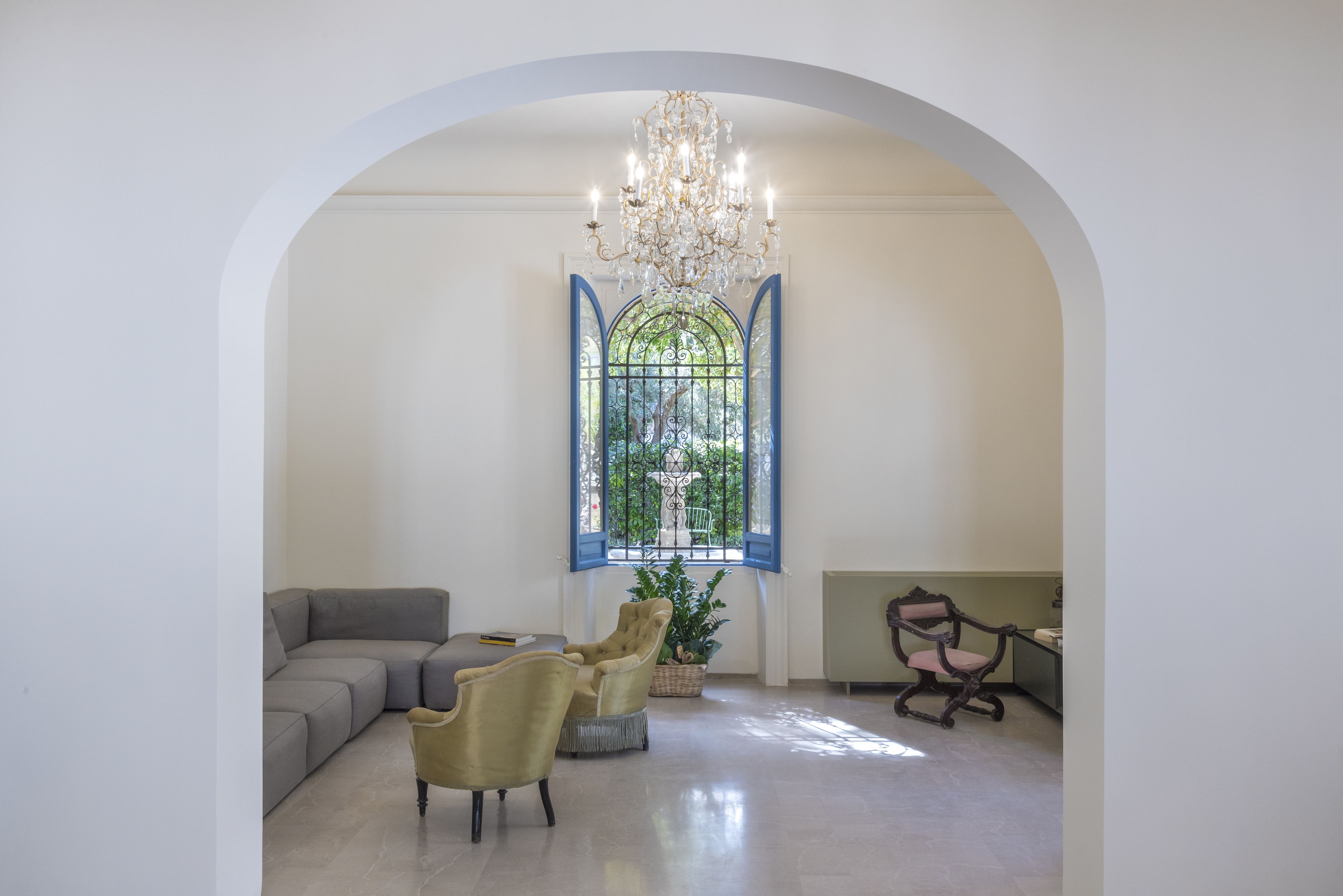 Coin salon dans le hall