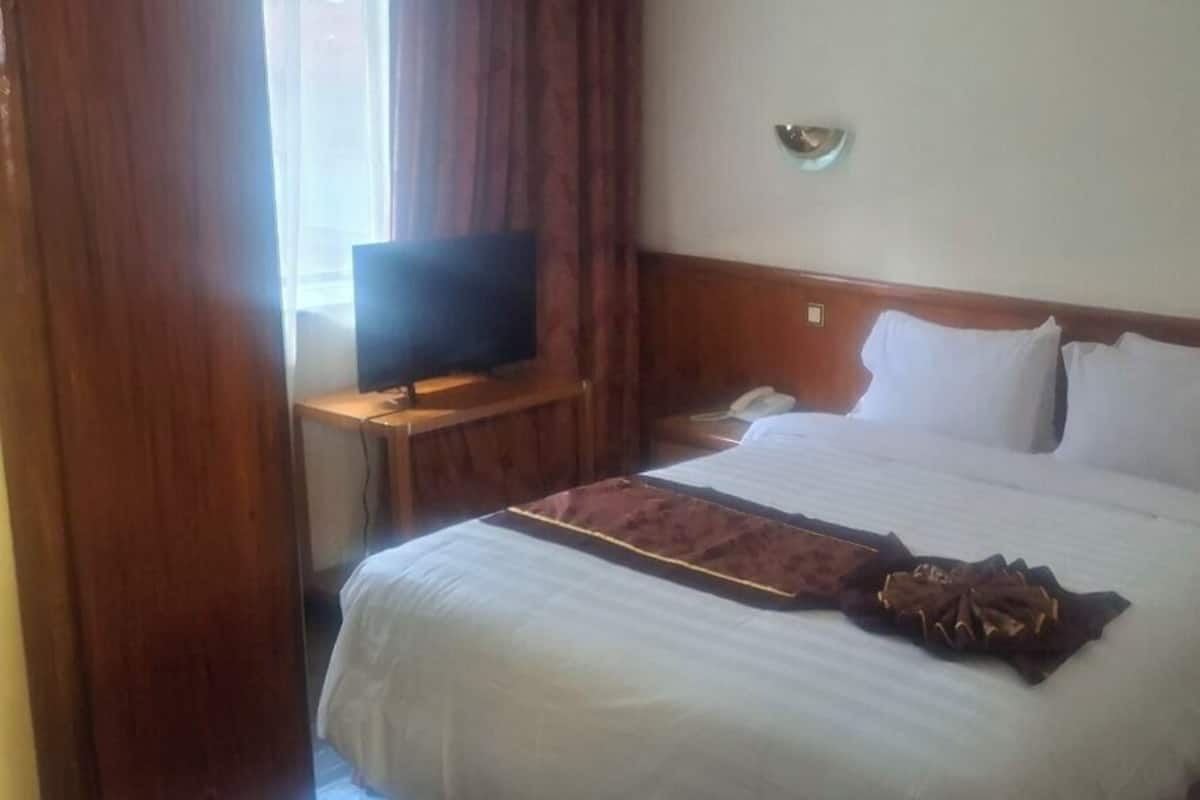 Free WiFi, bed sheets