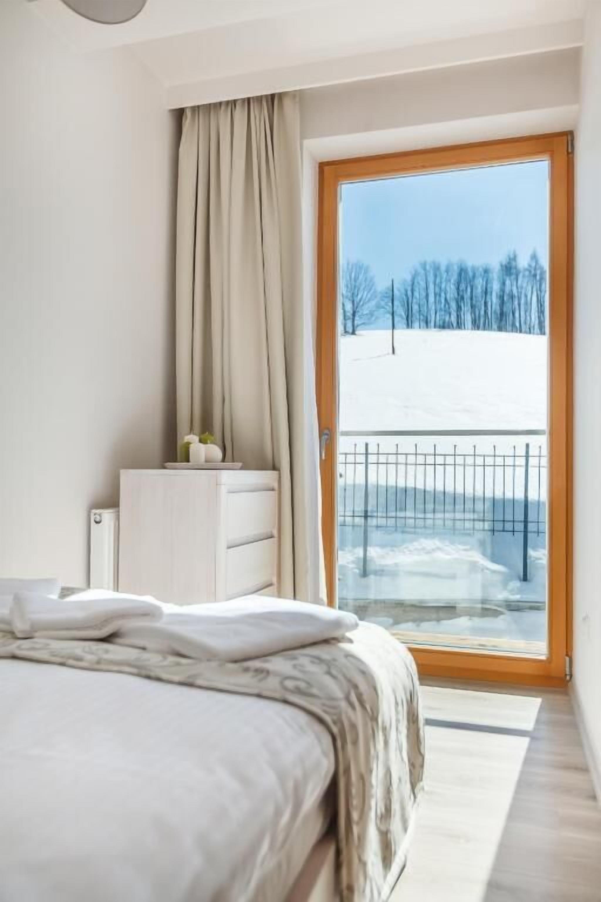 Apartamento premium, sacada, vista para o pátio | Roupas de cama premium, quartos à prova de som, Wi-Fi de cortesia