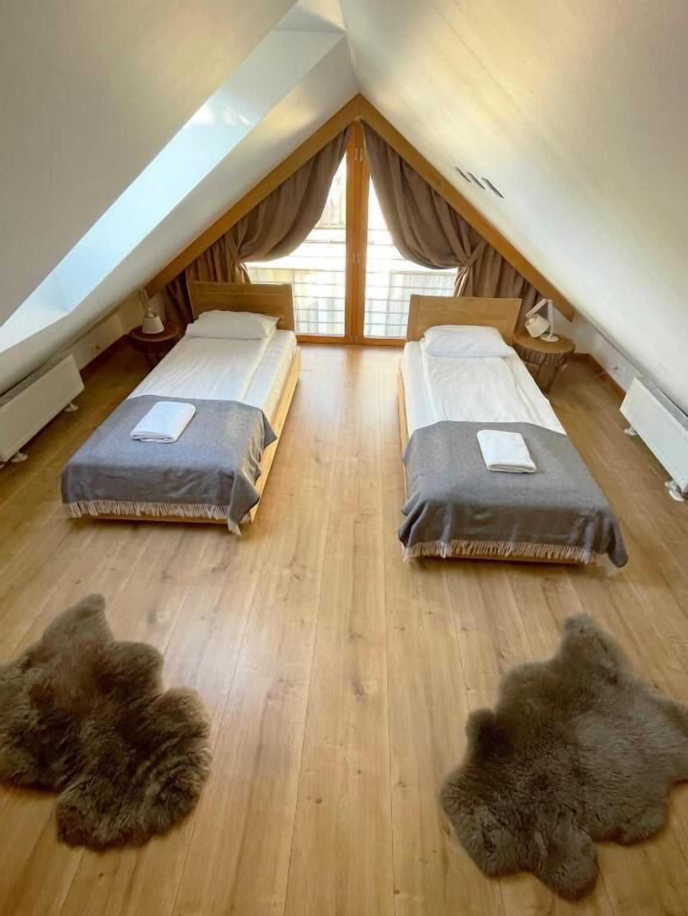 Cobertura superior, sacada, vista para a montanha | Roupas de cama premium, quartos à prova de som, Wi-Fi de cortesia