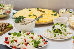 Petit déjeuner buffet servi tous les jours en supplément