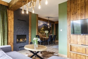 Comfort Apartment, Balcony, Mountain View | Interior