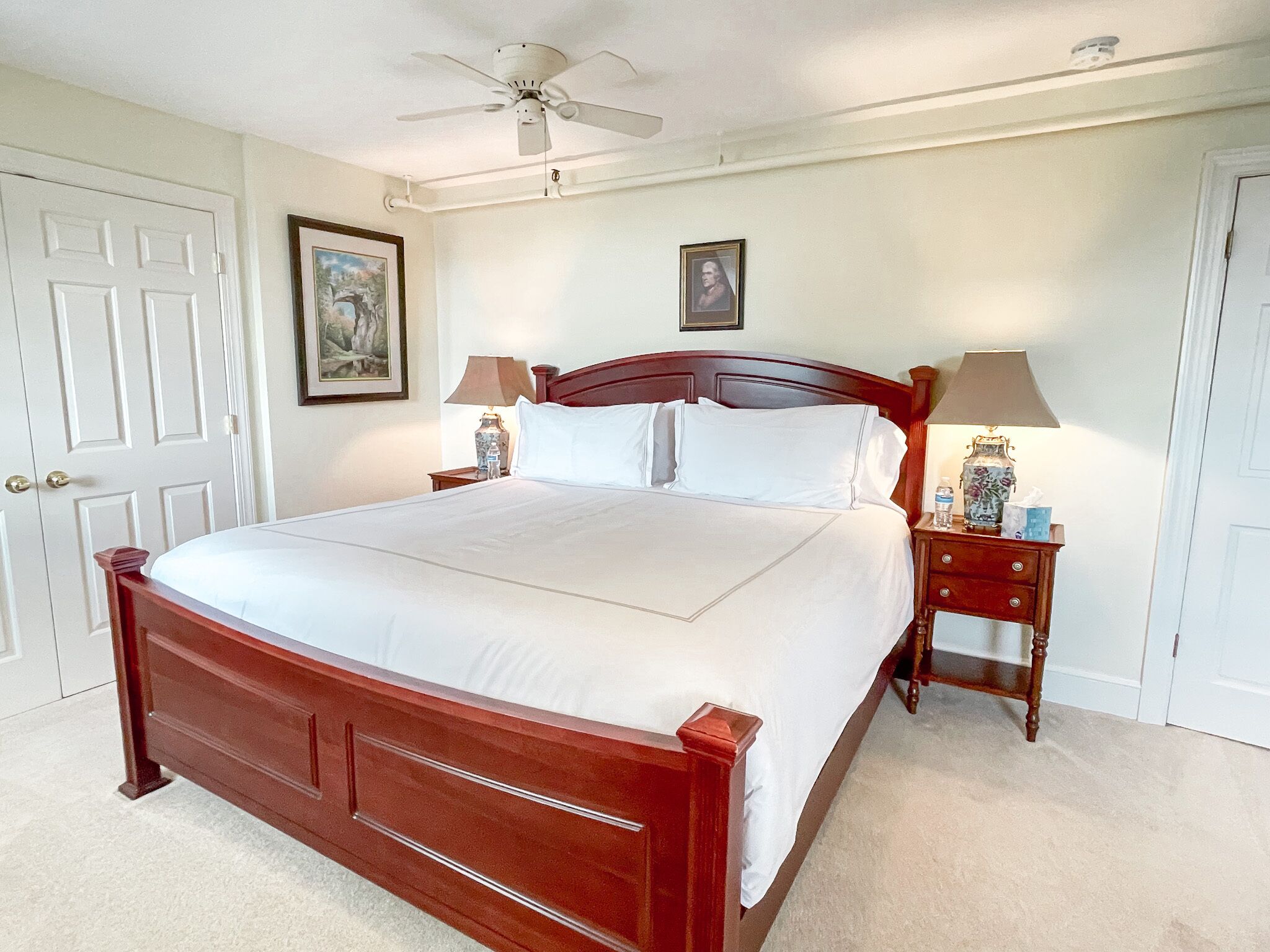 Jefferson King Bed | 1 bedroom, free WiFi, bed sheets
