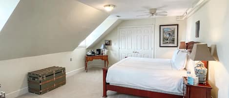 Jefferson King Bed | 1 bedroom, free WiFi, bed sheets