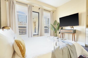 Deluxe-studiolejlighed - 1 queensize-seng (Self Check-in with Virtual Front Desk) | Individuelt design, individuel indretning