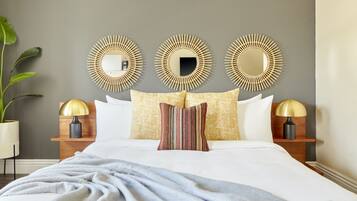 Deluxe Studio, 1 Queen Bed (Self Check-in with Virtual Front Desk) | Individually decorated, individually furnished, laptop workspace