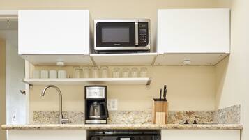 Suite Premium, 1 grand lit (Self Check-in with Virtual Front Desk) | Cuisine privée