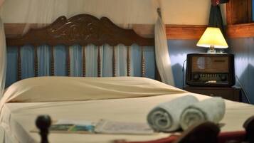 Double Room, Shared Bathroom | Free WiFi