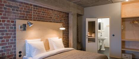 Alarm clocks, wheelchair access