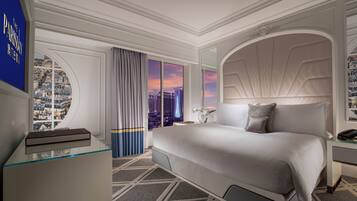 Romantische Suite | Hochwertige Bettwaren, Zimmersafe, Schreibtisch, Bügeleisen/Bügelbrett