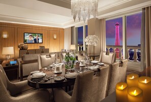 Marseille Premier Suite Double | Living area | 55-inch TV with cable channels - The Parisian Macao (Cotai)