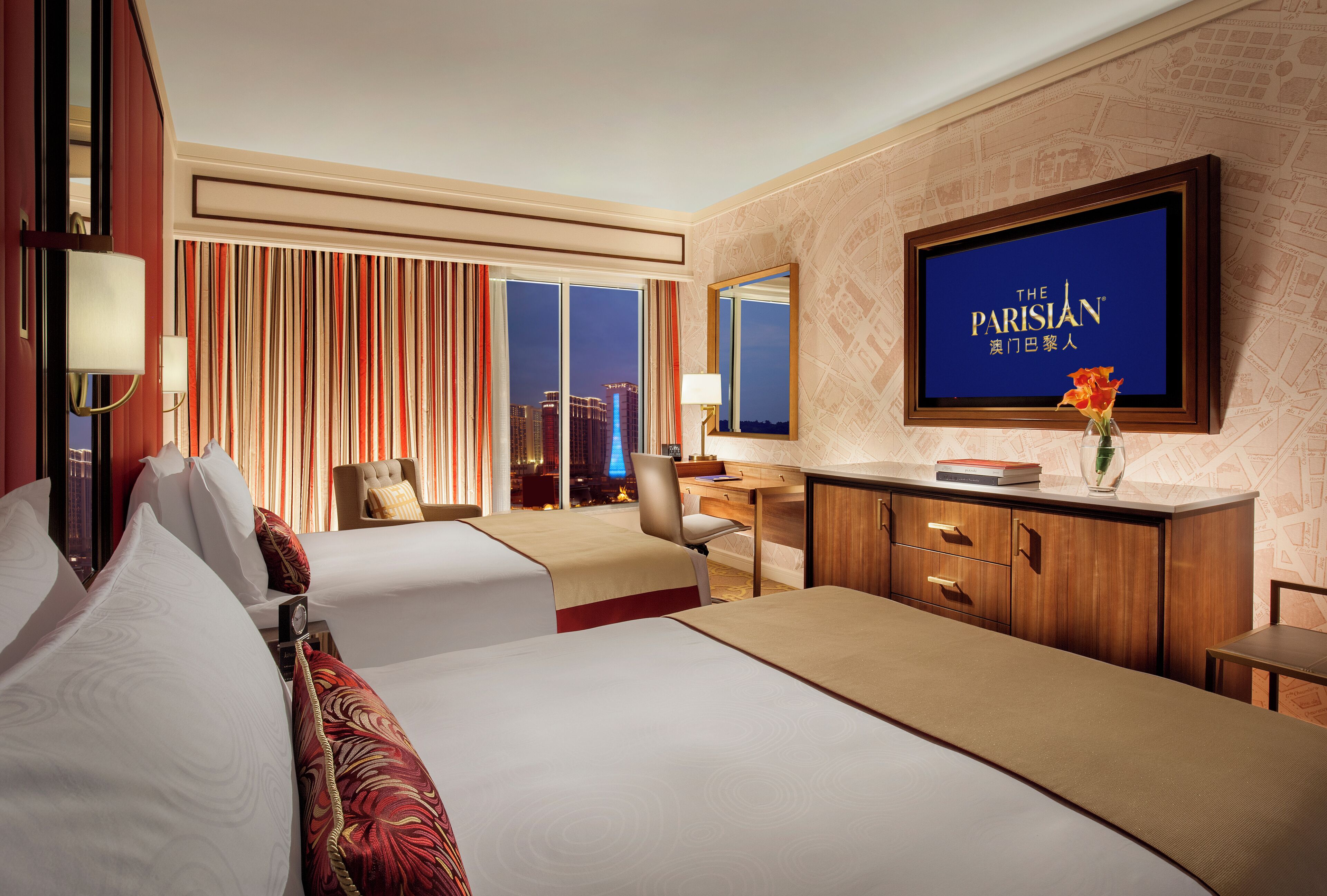 Rom – deluxe | Sengetøy av topp kvalitet, safe på rommet og skrivebord