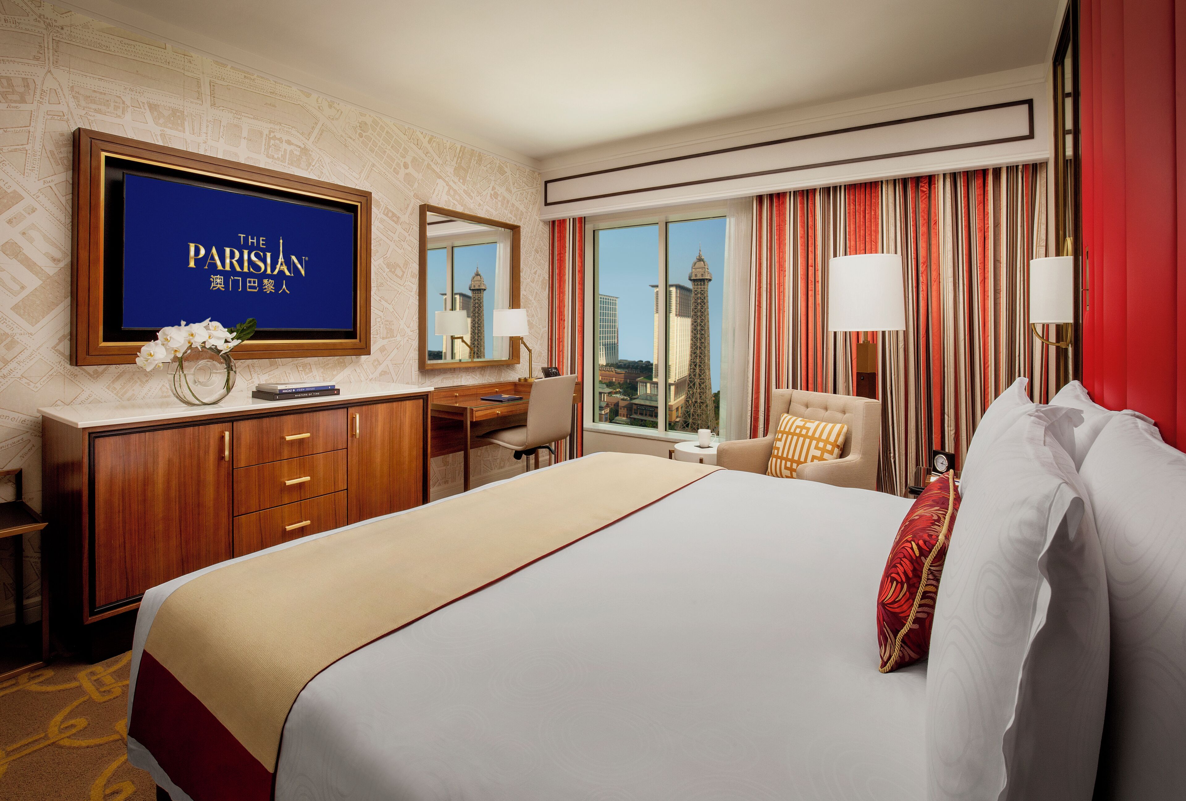 Rom – deluxe | Sengetøy av topp kvalitet, safe på rommet og skrivebord