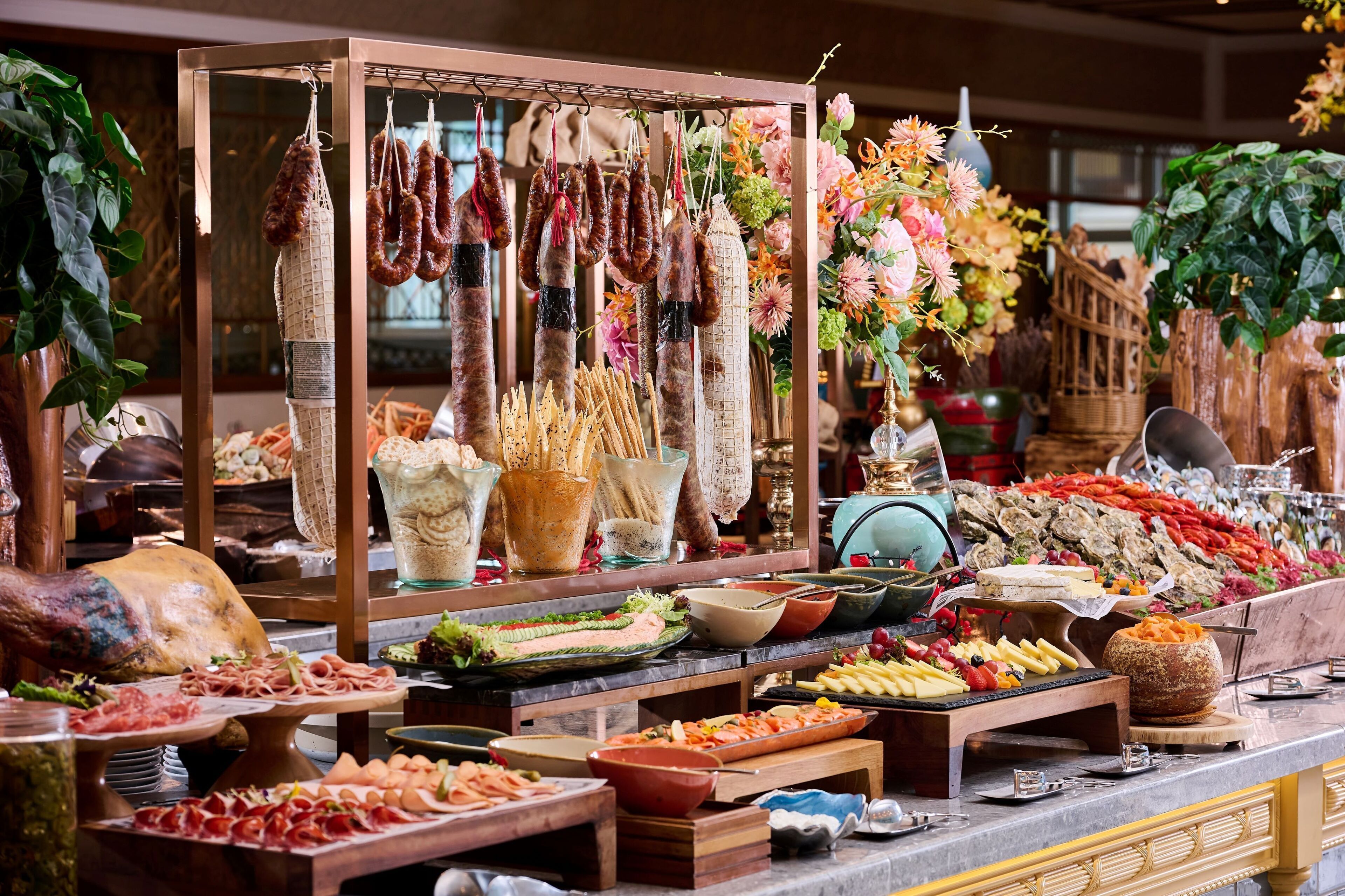 daily buffet breakfast (mop 398 per person)