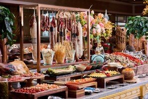 Se ofrece un desayuno bufé (398 MOP por persona)