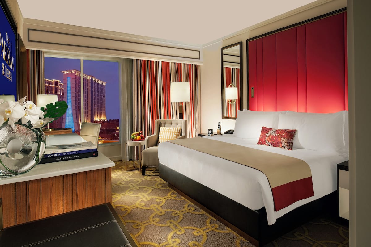 Phòng Deluxe | Bộ đồ giường cao cấp, két bảo mật tại phòng, bàn